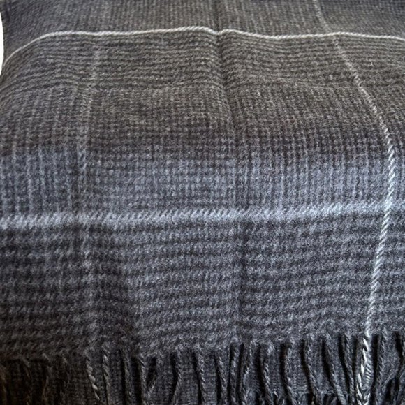 J.C. Penney Beautiful Gray Plaid 💯 % Acrylic Scarf Hand Wash Only - Picture 1 of 4